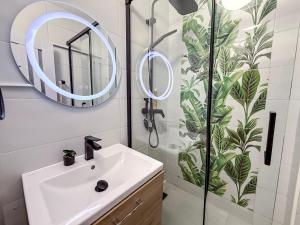 Bucharest Central & Spacious 3Br 3Ba Family Apt