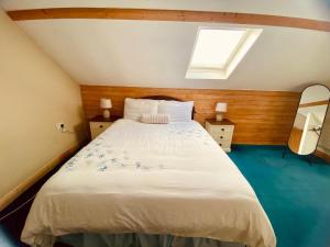 BallyV House: Private King Room with en-suite bathroom, breakfast, near Cliffs of Moher