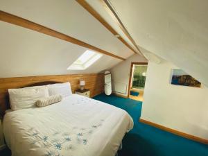 BallyV House: Private King Room with en-suite bathroom, breakfast, near Cliffs of Moher