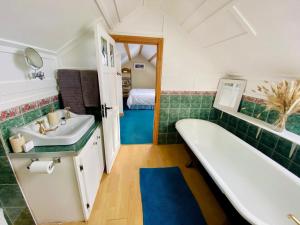 BallyV House: Private King Room with en-suite bathroom, breakfast, near Cliffs of Moher