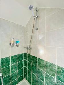 BallyV House: Private King Room with en-suite bathroom, breakfast, near Cliffs of Moher