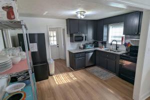 Contractors Lounge Near Downtown Cartersville