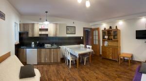 Domek pod świerkami 1