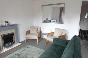 Spacious 3-Bed House - Contractors & Families - Free Parking - Fast Wifi