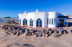 Casa Grande, A spacious 4-bedroom Beach Home