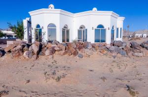 Casa Grande, A spacious 4-bedroom Beach Home