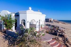 Casa Grande, A spacious 4-bedroom Beach Home