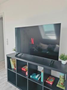 CLUBHAUS 6 - Dachwohnung mit 2 Schlafzimmern, Balkon & Netflix