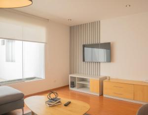 Sleek 2BR in Miraflores