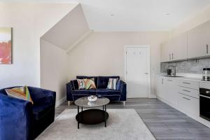 City Service Lets - Large Cheam Village 1 bed Apartment with Free parking - Fantastic Transport Links