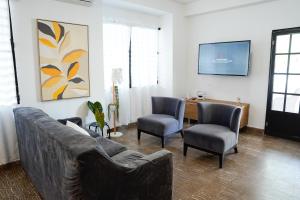 Beach & Nightlife at Your Doorstep!