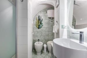 Colosseum Loft, Rustic-modern charm