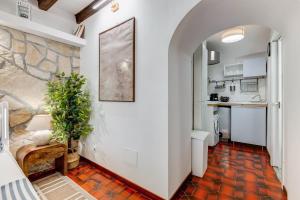 Colosseum Loft, Rustic-modern charm