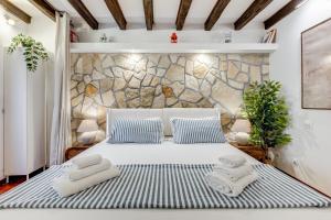 Colosseum Loft, Rustic-modern charm