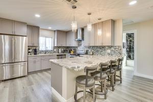 3 Mi to Desert Diamond Arena Peoria Home with Yard!