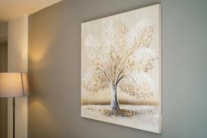 Modern 2-bed central Swindon flat, 1 free parking