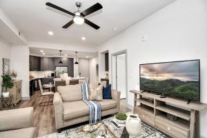 Haus of Blues-HighRise-NRG Stadium-Med Center- Private Parking