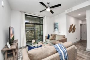 Haus of Blues-HighRise-NRG Stadium-Med Center- Private Parking