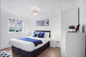 Modern 2 bedroom apartment with private parking