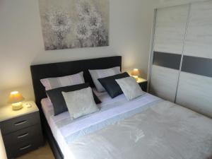 Apartments by the sea Brodarica, Sibenik - 4195