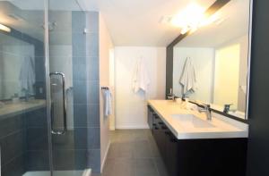 Prime Stays - Suite Elegance by MDR Marina & Venice - Pool, Hot Tub, Gym