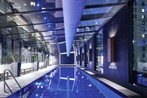 City Stay Steps from Yarra River Walks