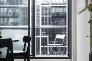 City Stay Steps from Yarra River Walks