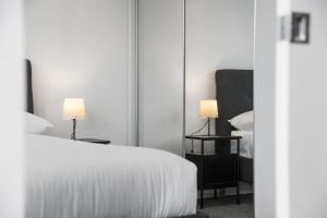 City Stay Steps from Yarra River Walks