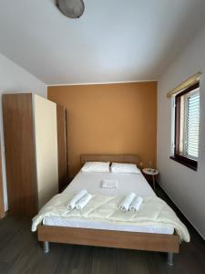 Apartments by the sea Pirovac, Sibenik - 15403