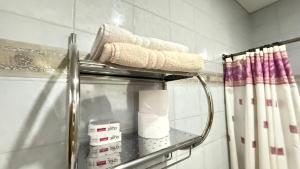 SUITE 2 CAMAS, TV, WIFFI, PARKING, a 3 MINUTOS DEL AEROPUERTO DE GUAYAQUIL, LAS GARZAS SAN MARINO SHOPPING