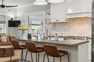Ellies Luxe Cottage Escape - Sleeps 8, Spa, Pizza Oven