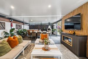 Ellies Luxe Cottage Escape - Sleeps 8, Spa, Pizza Oven