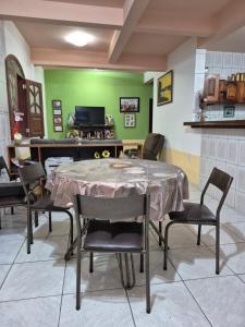 Casa de família em condomínio