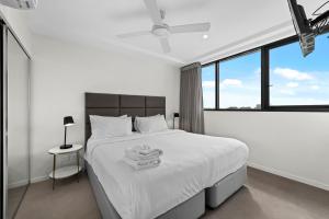 Riverside 1BR Apt with King Bed and Pool!