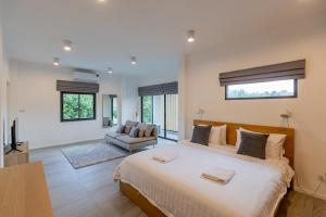 Sleep With Sheep - 3 Bedroom Pool Villa