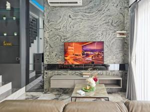 Luxury 3BR Krobokan Villa A Pool & Wi-Fi