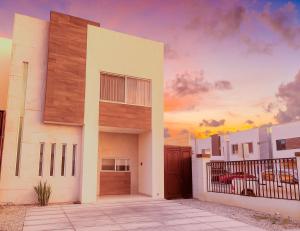 Casa Atardecer con Alberca en Privada, 5 min del Aeropuerto y Consulado Americano