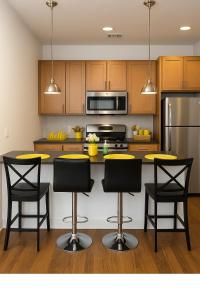 Your Bags In Your 2 Bdrm, 2 Full Bath Condo In French Quarters Prime Location