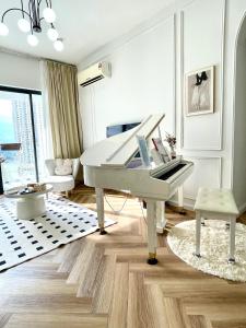 Romantic Seaview & Piano Stay In Johor Bahru 15 mins drive to Legoland