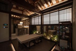 Bukchon Premium Hanok Cheongsudang Stay