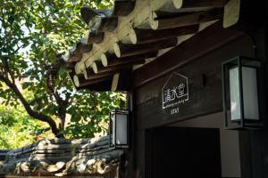 Bukchon Premium Hanok Cheongsudang Stay