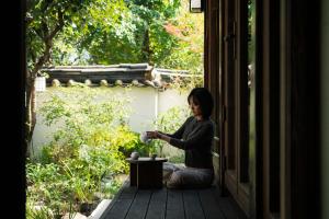 Bukchon Premium Hanok Cheongsudang Stay