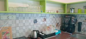 DREAMY cosy 2bhk, Just 6 mins to Whitetown and Beach EMERALD