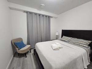 Non Smoking- Stylish Basement Suite Near Airport, Trails & Dining