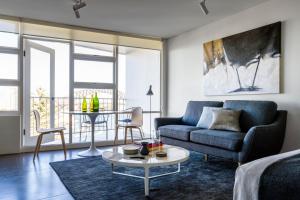 Breathtaking Sydney Harbour Views from Stylish Harbourside Studio