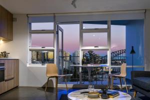 Breathtaking Sydney Harbour Views from Stylish Harbourside Studio