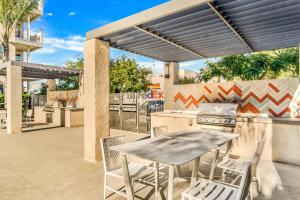 San Diego Stay, Pool, Gym, Near Zoo, Petco Park & SeaWorld