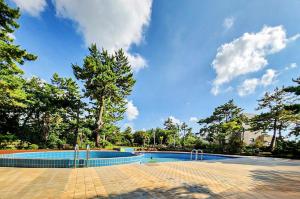 Whinstone Hotel & Resort