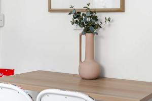 Rustic Single Room - Central Spot in Kensington - Shared Bathroom