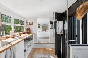 Bus Life Sleep Play & Farm Views